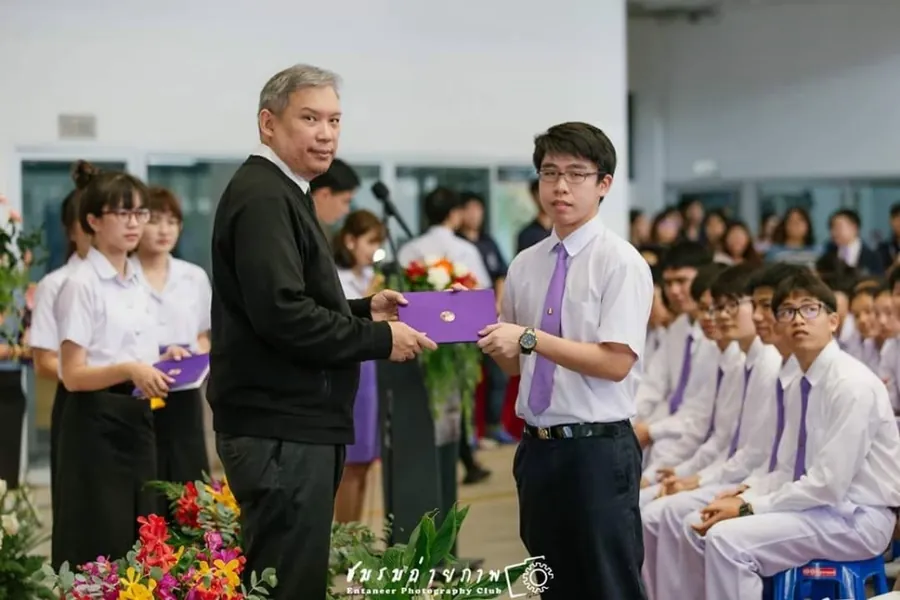 Receiving the engineering scholarship